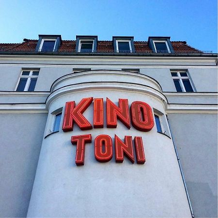 Appartement Ueber Dem Kino Toni Berlin Exterior photo