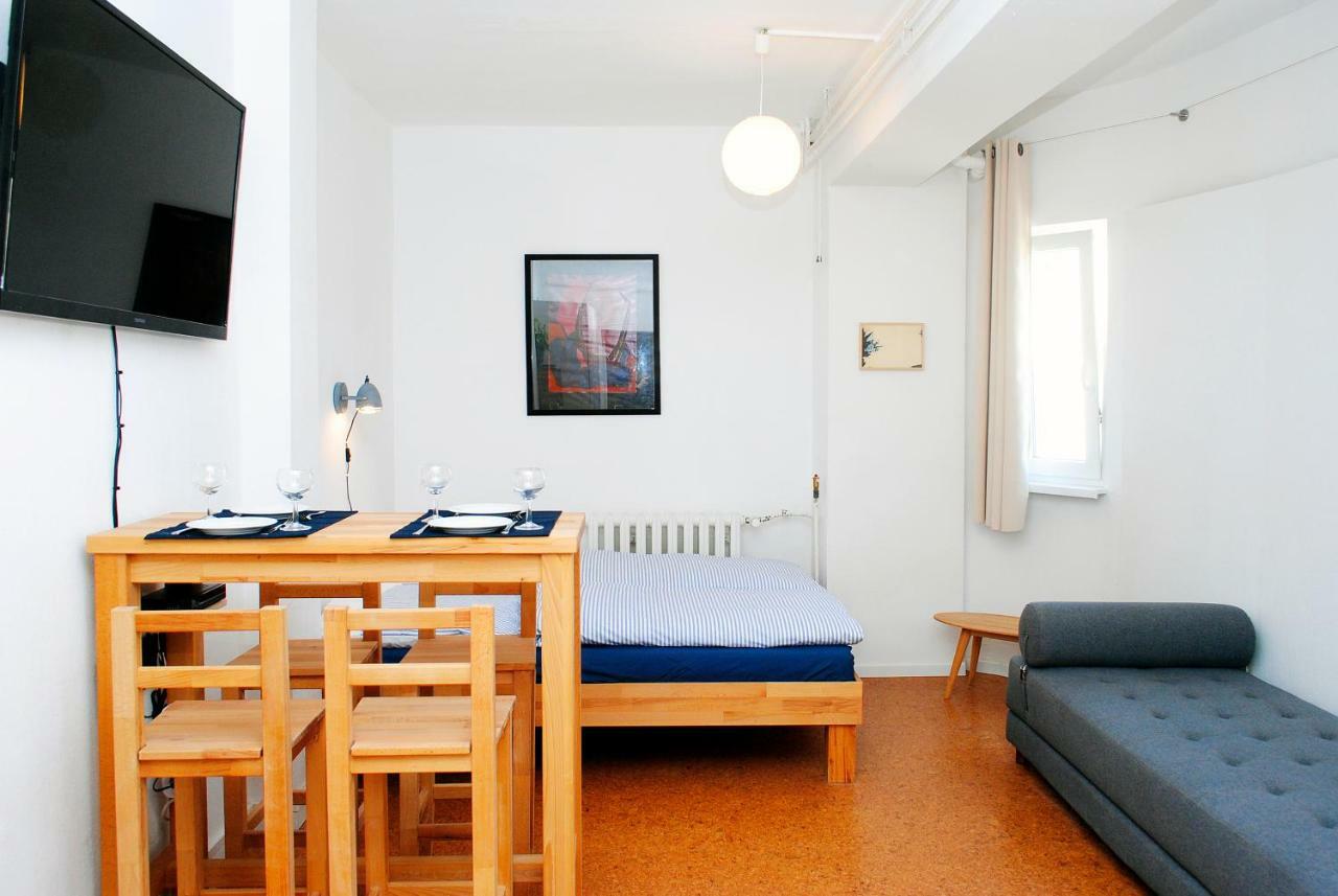 Appartement Ueber Dem Kino Toni Berlin Exterior photo